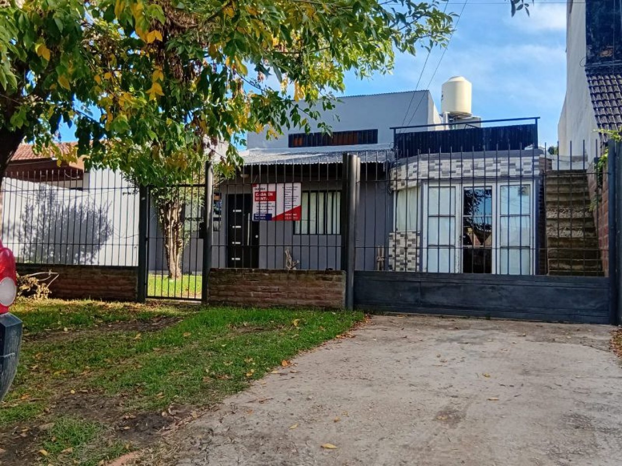Casa 4 ambientes con departamento Punta Mogotes