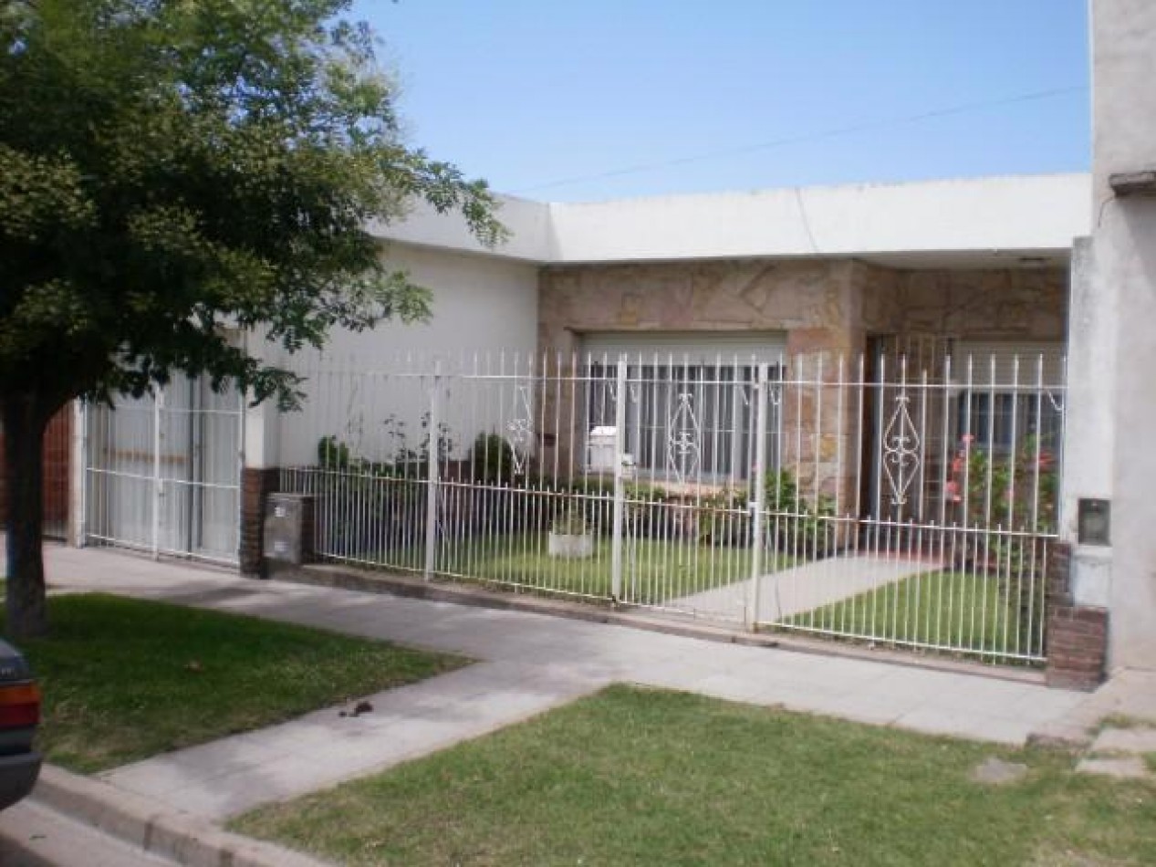 Casa Chalet 4 ambientes en Venta