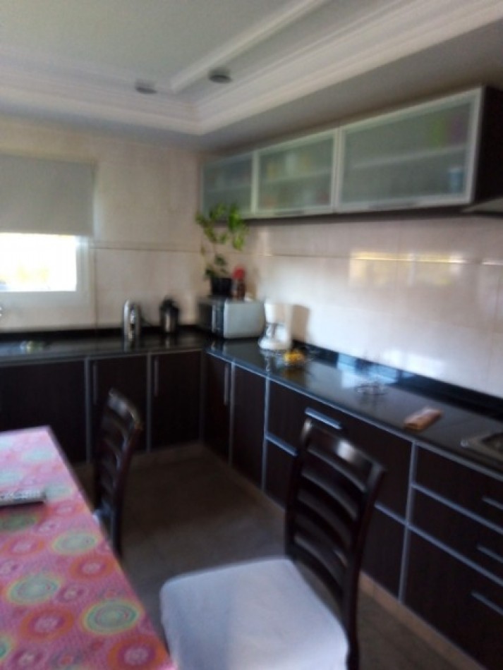 Chalet 5 ambientes en Acantilados
