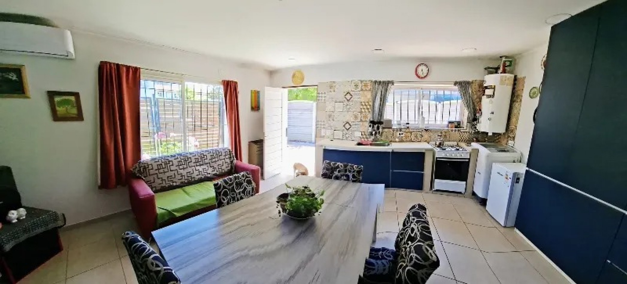 Casa 2 ambientes con quincho y parque en Venta 
