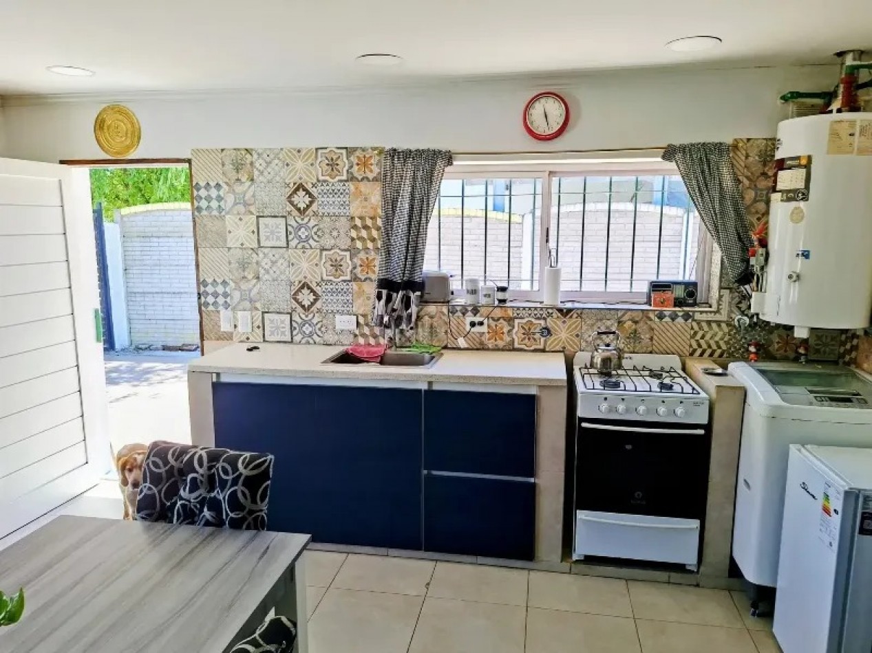 Casa 2 ambientes con quincho y parque en Venta 