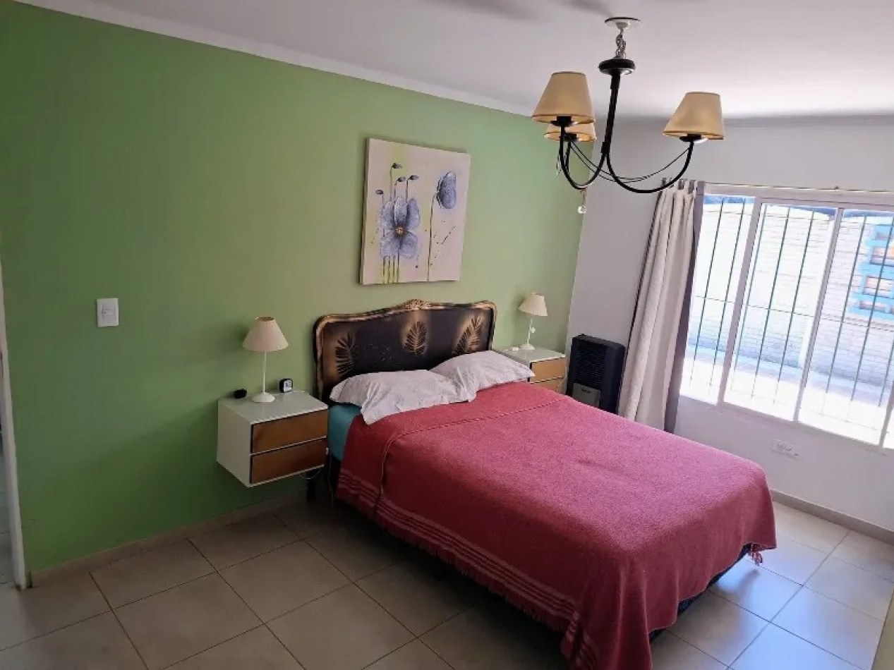 Casa 2 ambientes con quincho y parque en Venta 