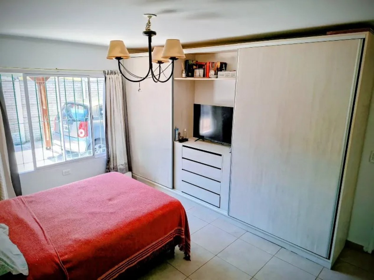 Casa 2 ambientes con quincho y parque en Venta 