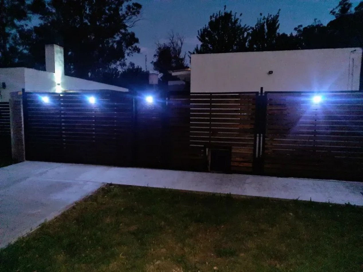 Casa 2 ambientes con quincho y parque en Venta 