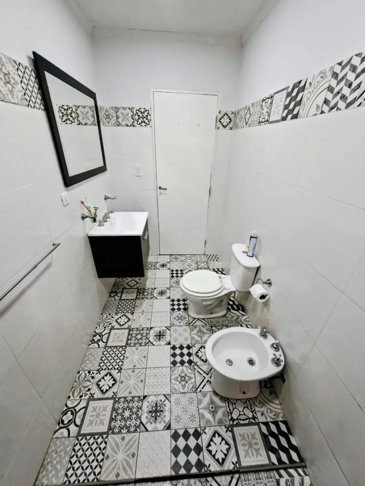 Casa 2 ambientes con quincho y parque en Venta 