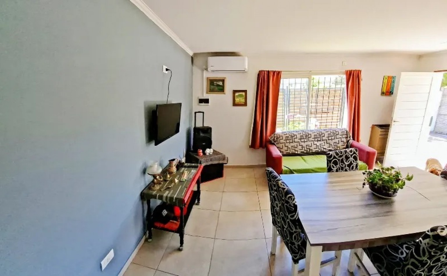 Casa 2 ambientes con quincho y parque en Venta 