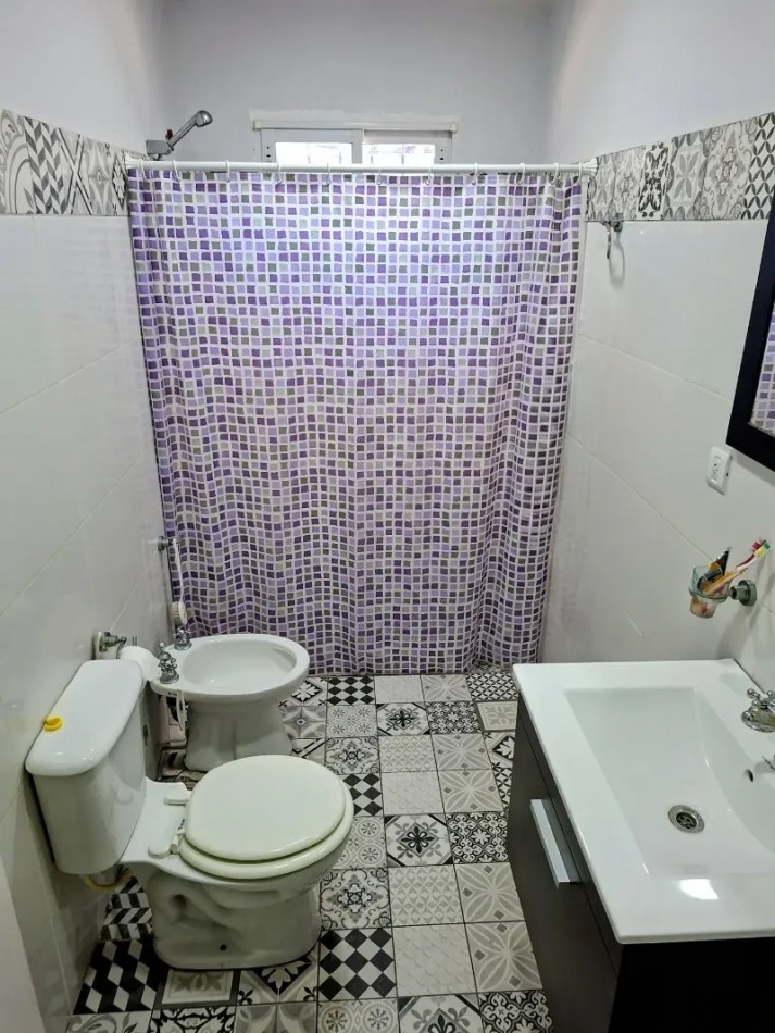 Casa 2 ambientes con quincho y parque en Venta 