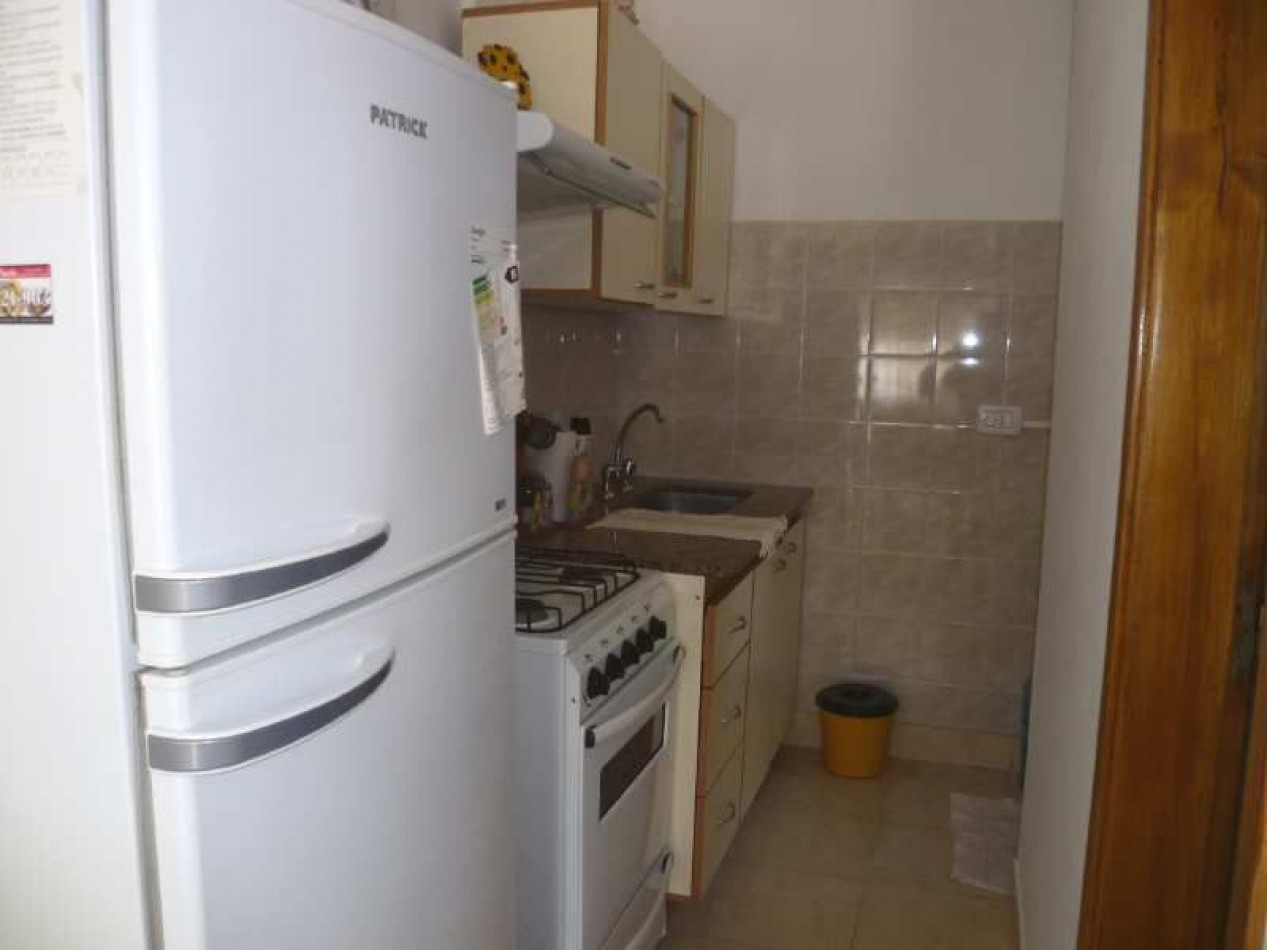 VENTA EN BLOCK (CASA AL FONDO CON DPTOS AL FRENTE )