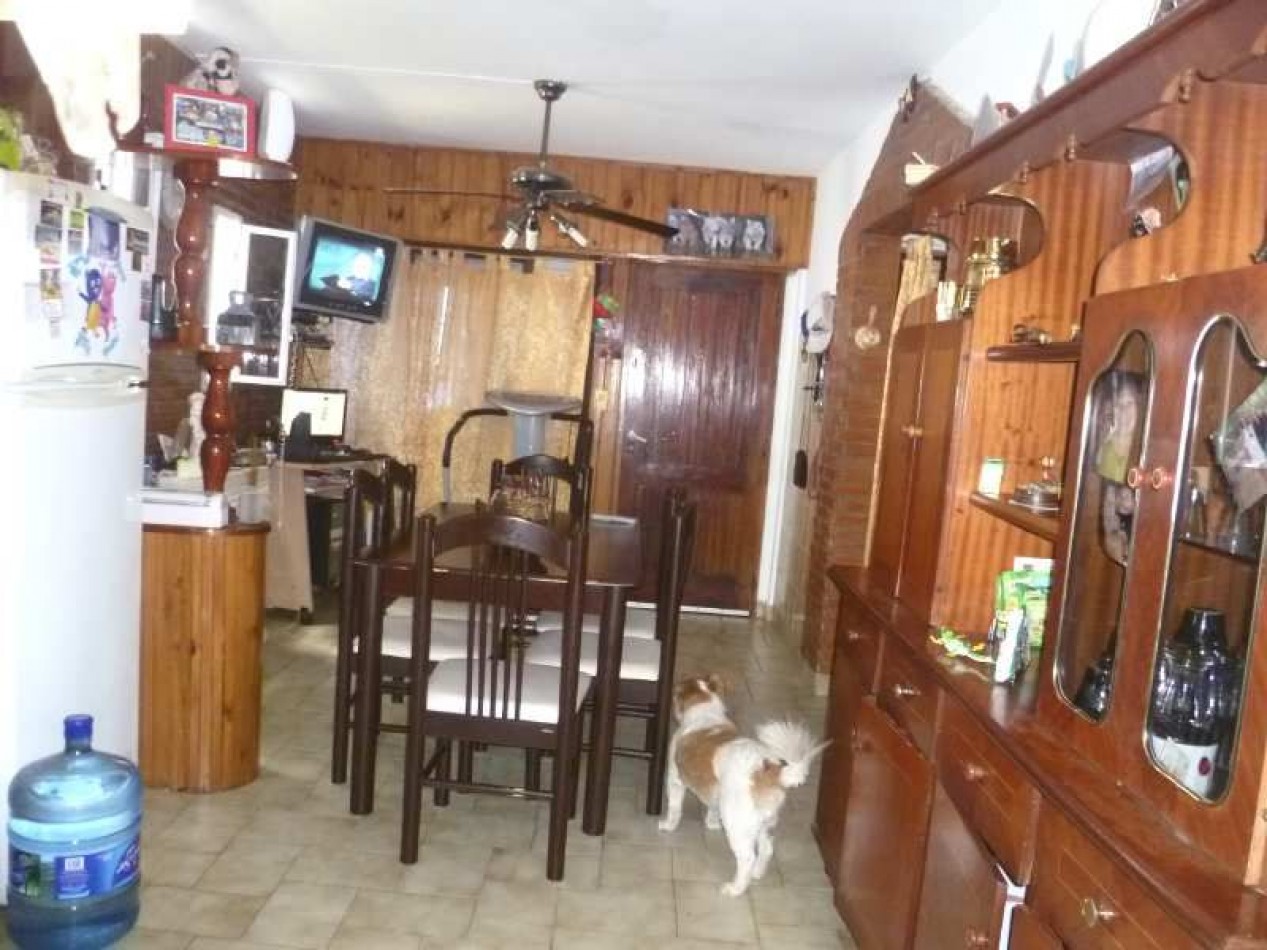 VENTA EN BLOCK (CASA AL FONDO CON DPTOS AL FRENTE )