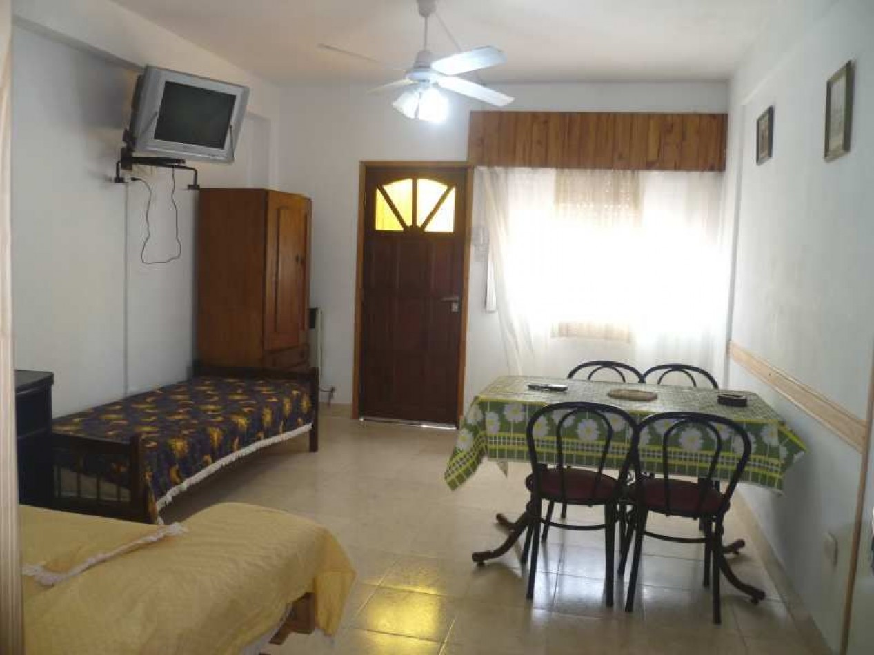 VENTA EN BLOCK (CASA AL FONDO CON DPTOS AL FRENTE )