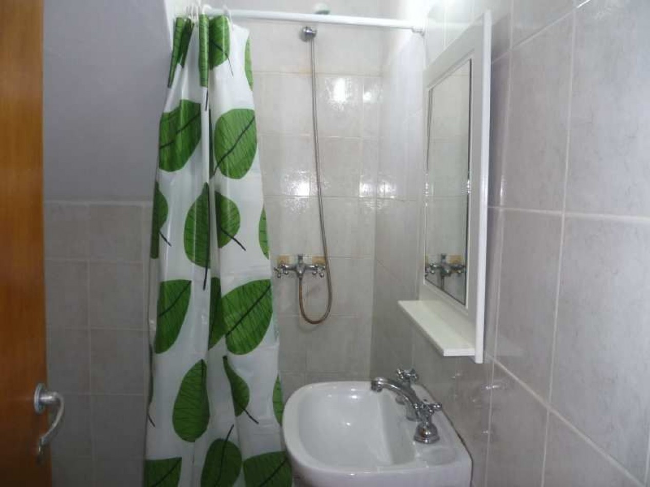 VENTA EN BLOCK (CASA AL FONDO CON DPTOS AL FRENTE )