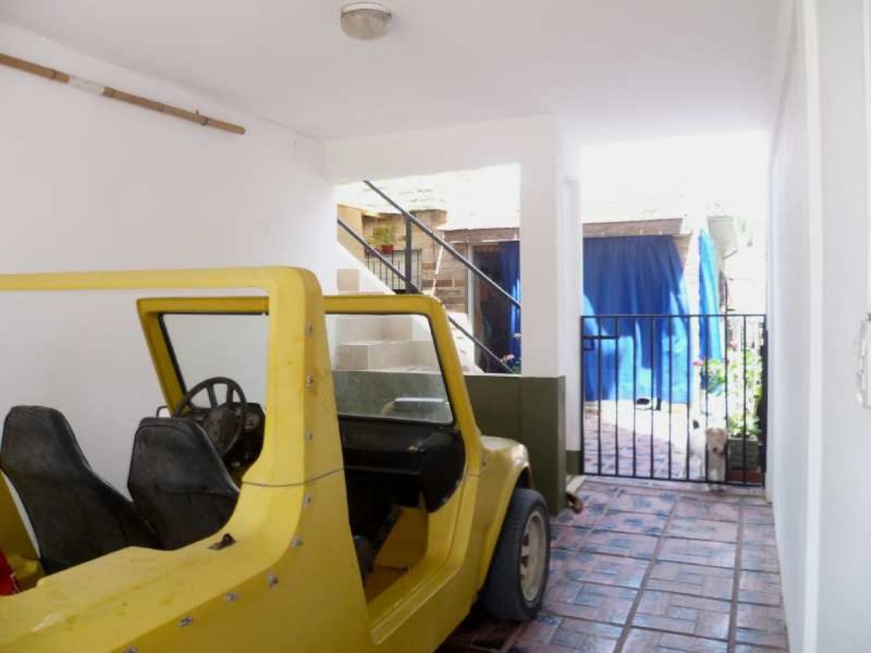 VENTA EN BLOCK (CASA AL FONDO CON DPTOS AL FRENTE )