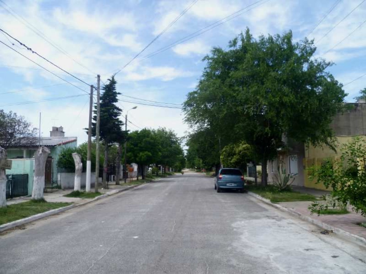 VENTA EN BLOCK (CASA AL FONDO CON DPTOS AL FRENTE )
