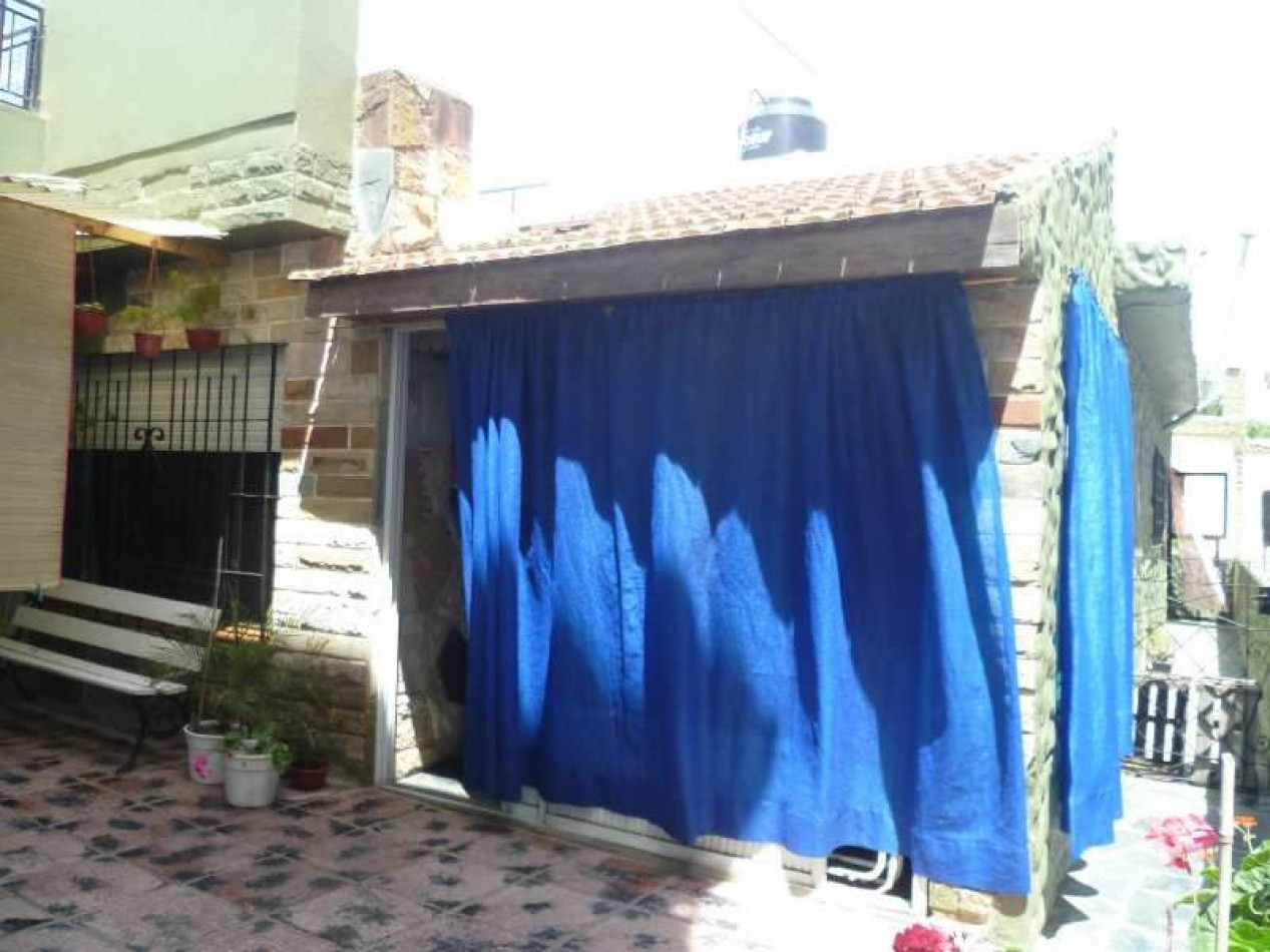 VENTA EN BLOCK (CASA AL FONDO CON DPTOS AL FRENTE )