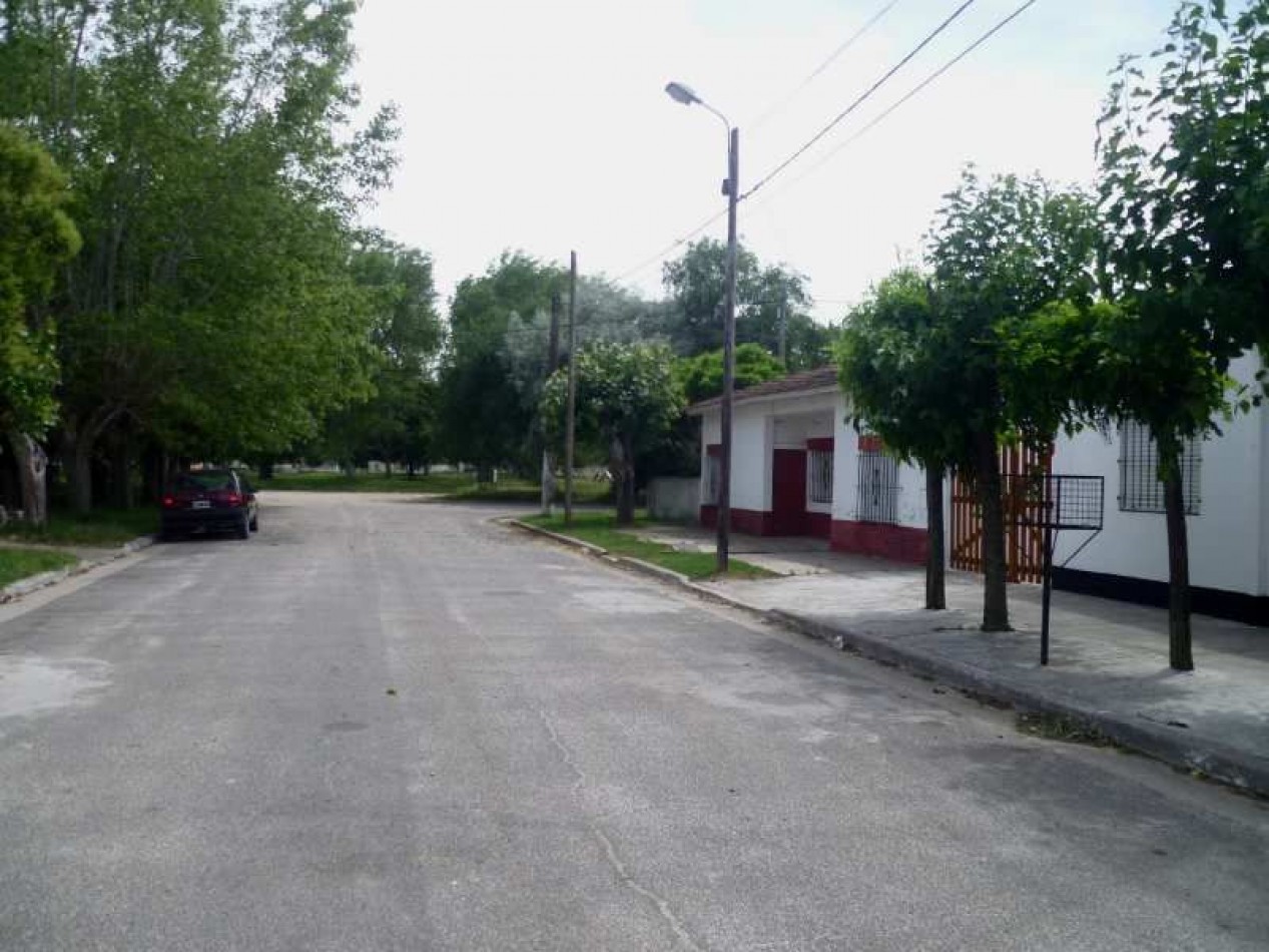 VENTA EN BLOCK (CASA AL FONDO CON DPTOS AL FRENTE )
