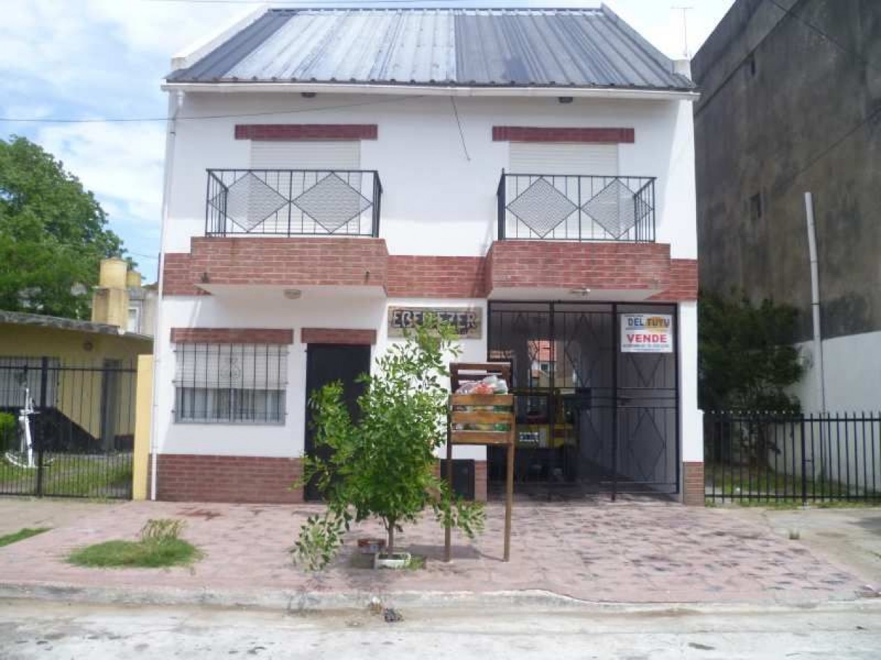 VENTA EN BLOCK (CASA AL FONDO CON DPTOS AL FRENTE )