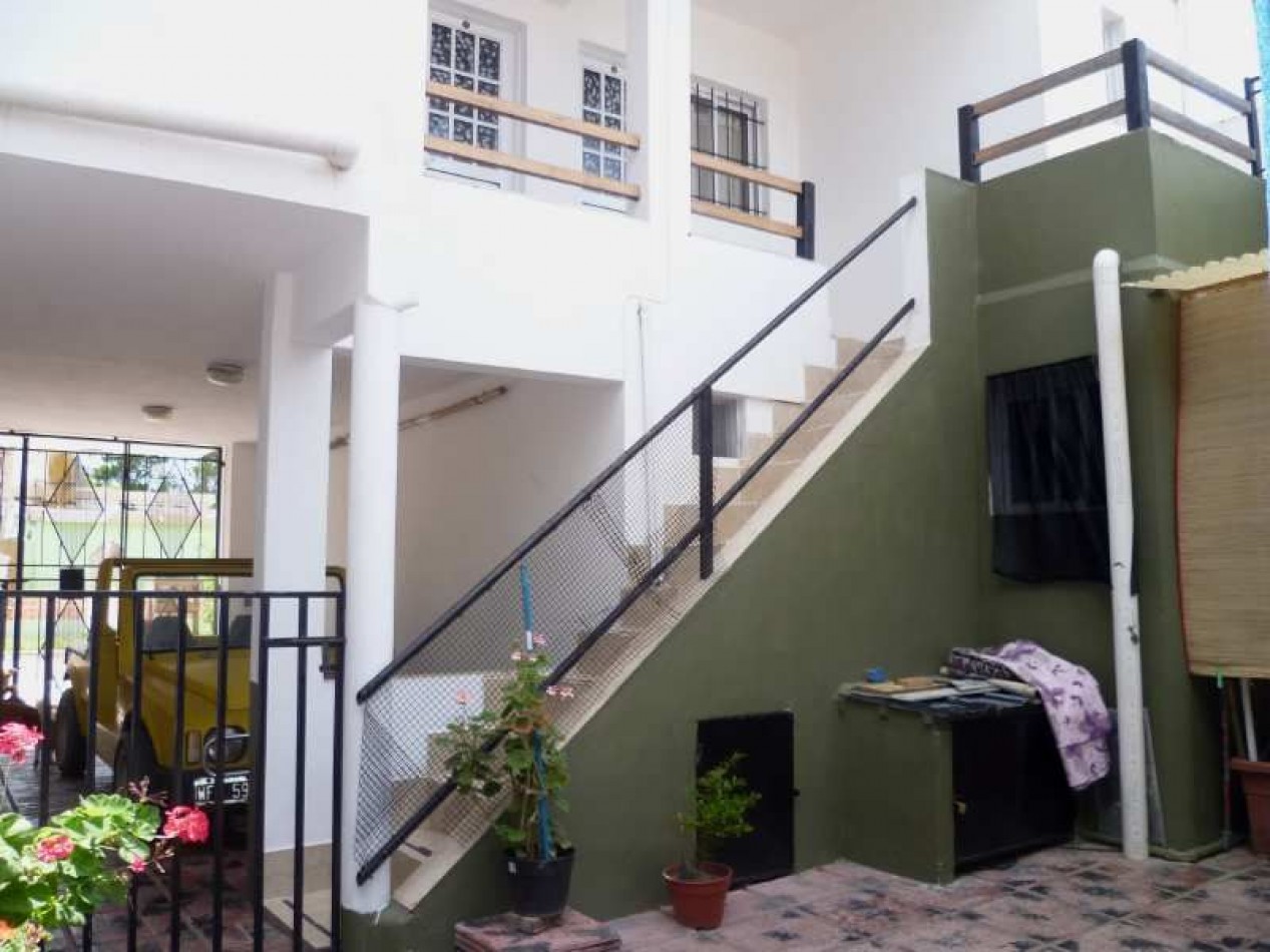 VENTA EN BLOCK (CASA AL FONDO CON DPTOS AL FRENTE )