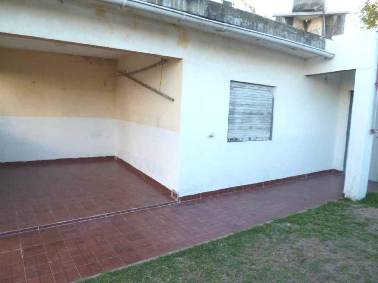 VENTA EN BLOCK (casa al frente mas dpto al fondo con galpon )