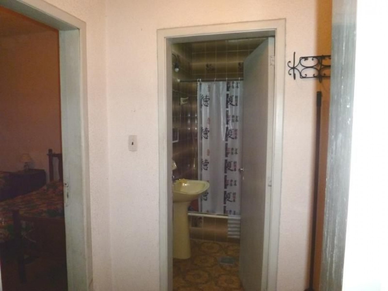 VENTA EN BLOCK (casa al frente mas dpto al fondo con galpon )