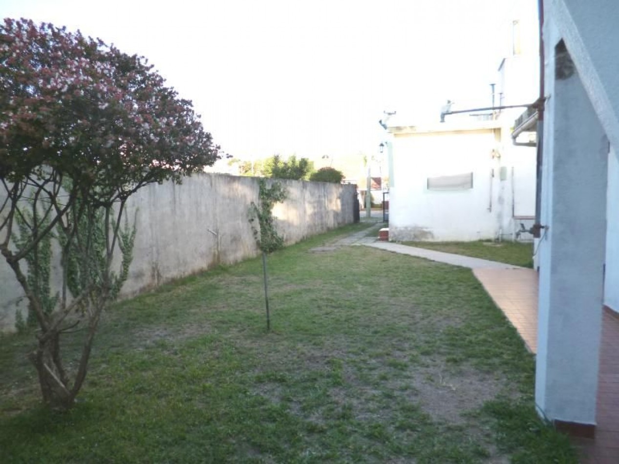 VENTA EN BLOCK (casa al frente mas dpto al fondo con galpon )