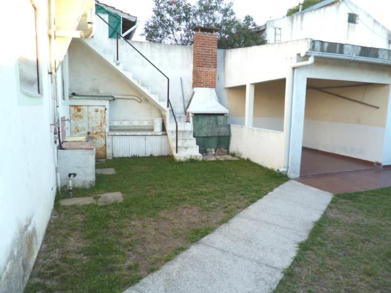 VENTA EN BLOCK (casa al frente mas dpto al fondo con galpon )