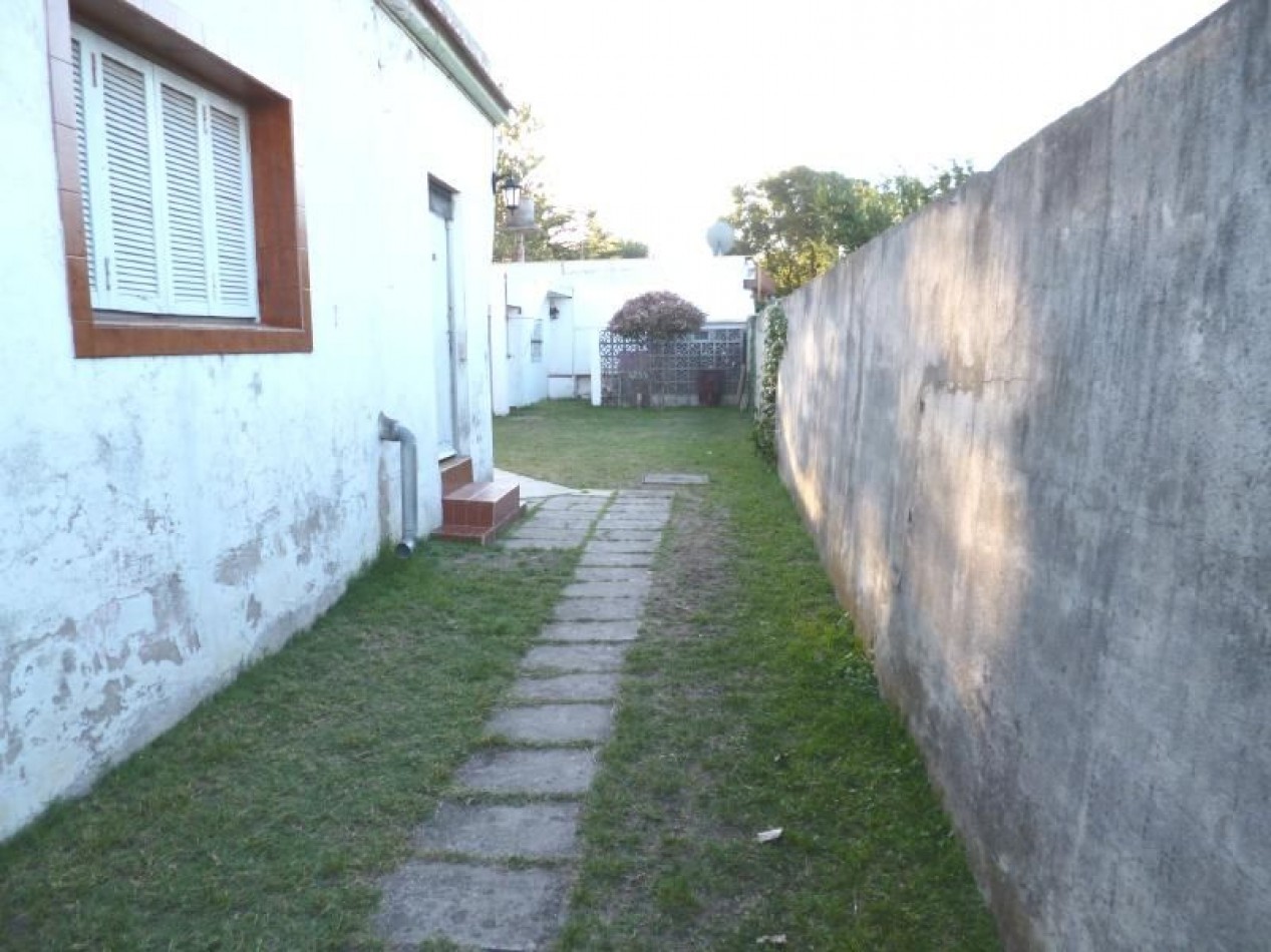 VENTA EN BLOCK (casa al frente mas dpto al fondo con galpon )