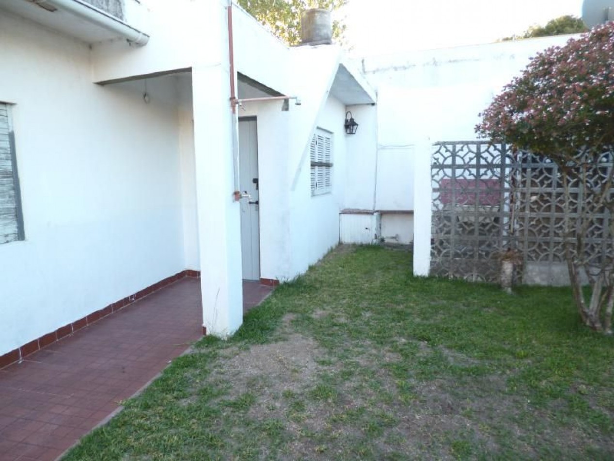 VENTA EN BLOCK (casa al frente mas dpto al fondo con galpon )