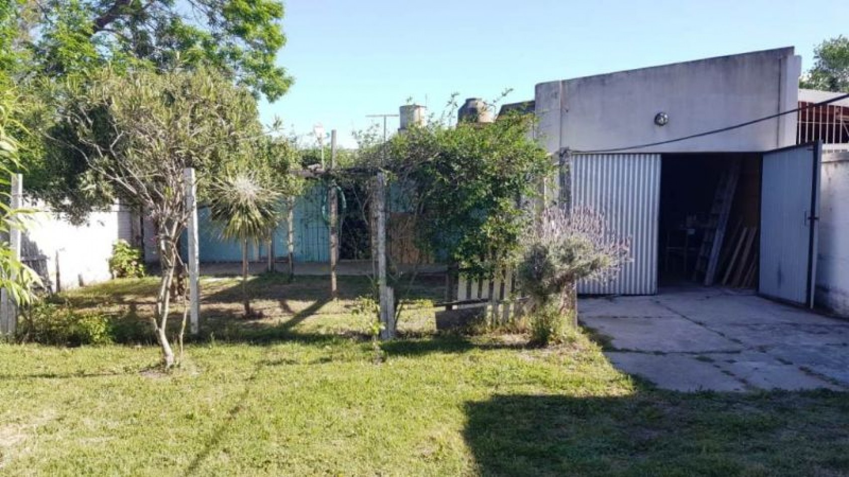 VENTA EN BLOCK (DOS AMPLIAS CASA MAS GALPON )