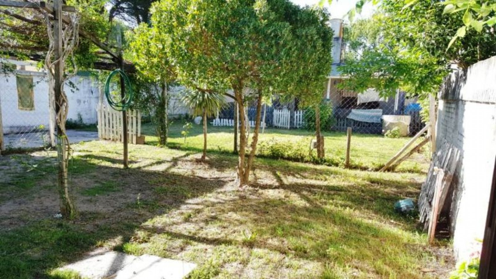 VENTA EN BLOCK (DOS AMPLIAS CASA MAS GALPON )