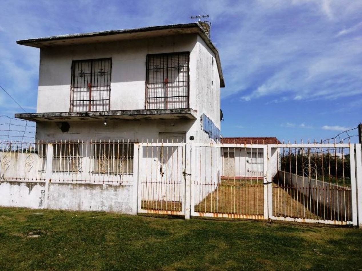 VENTA EN BLOCK (CASA MAS DPTO Y GALPON AL FONDO 