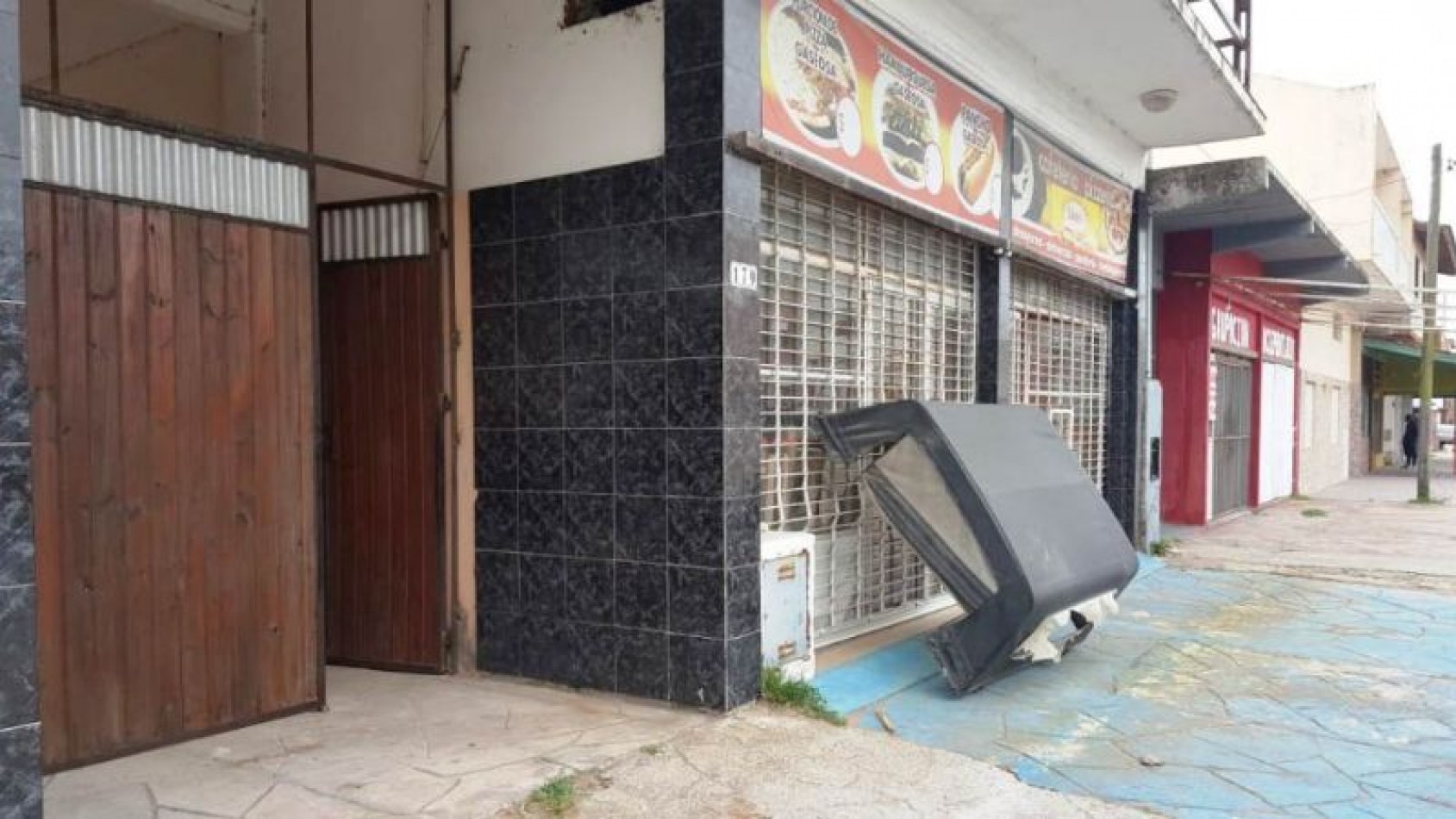 LOCAL CON VIVIENDA (DEPARTAMENTO EN PLANAT ALTA ).