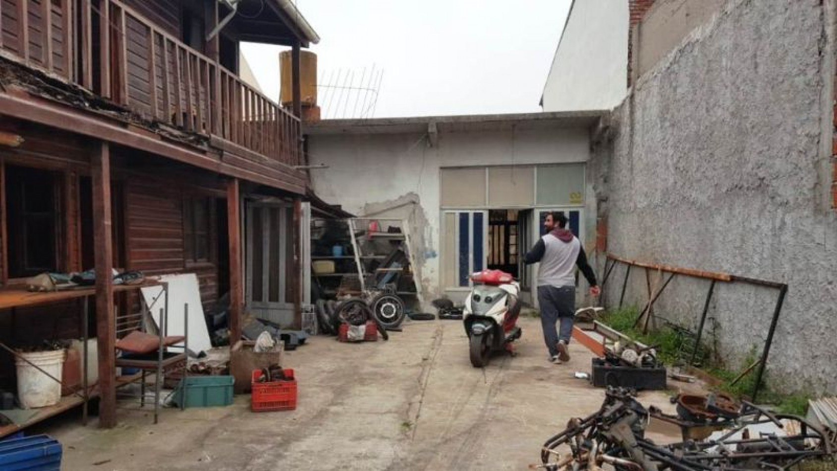 LOCAL Y VIVIENDA 