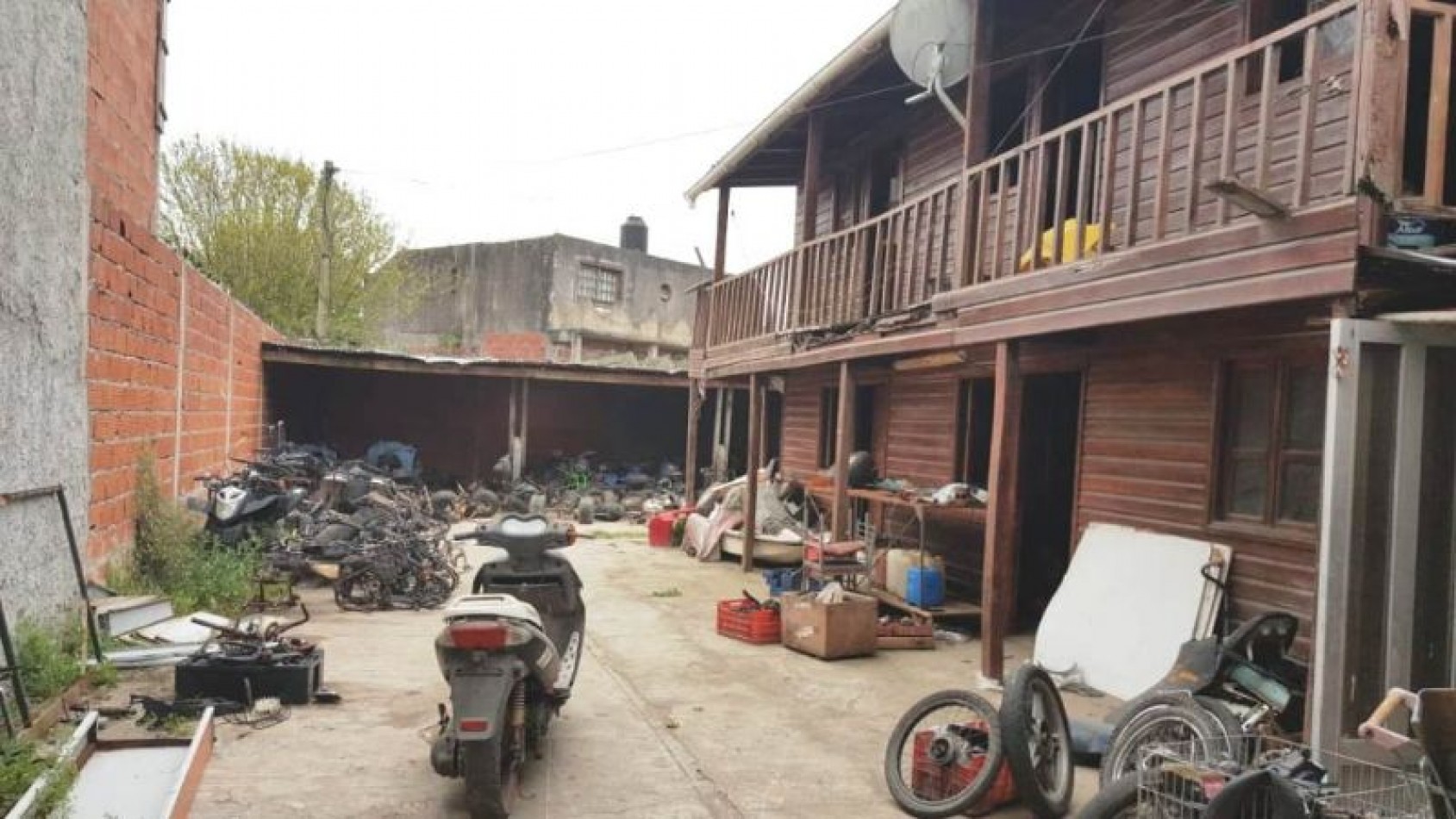 LOCAL Y VIVIENDA 