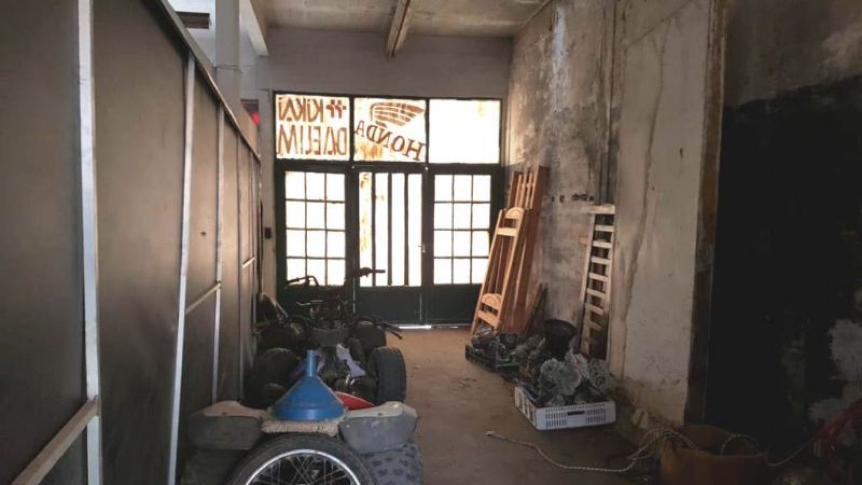 LOCAL Y VIVIENDA 