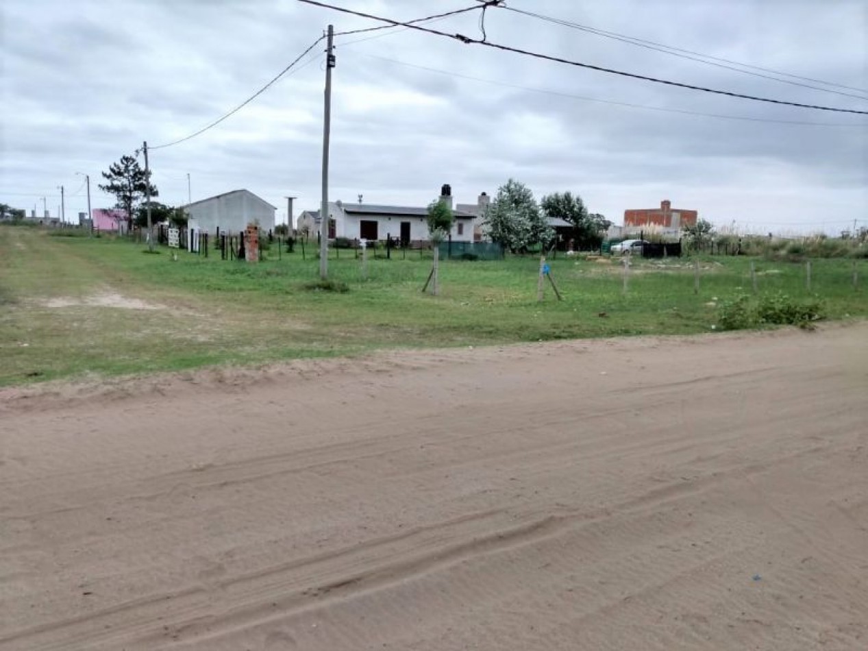 LOTE DE 10 MTS X 40 MTS DE FONDO 
