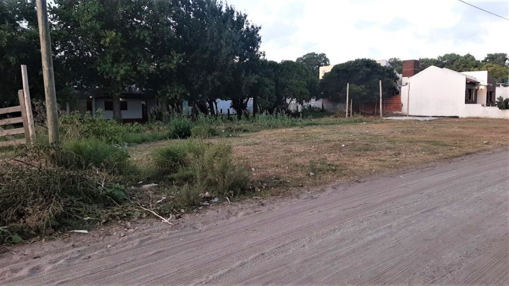 LOTE DE 20MTS DE FRENTE X 40MTS( EXCELENTE UBICACION )