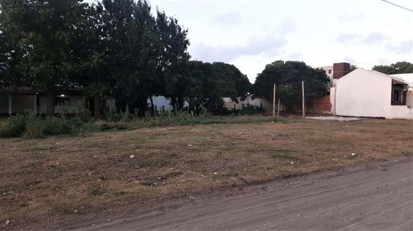 LOTE DE 20MTS DE FRENTE X 40MTS( EXCELENTE UBICACION )
