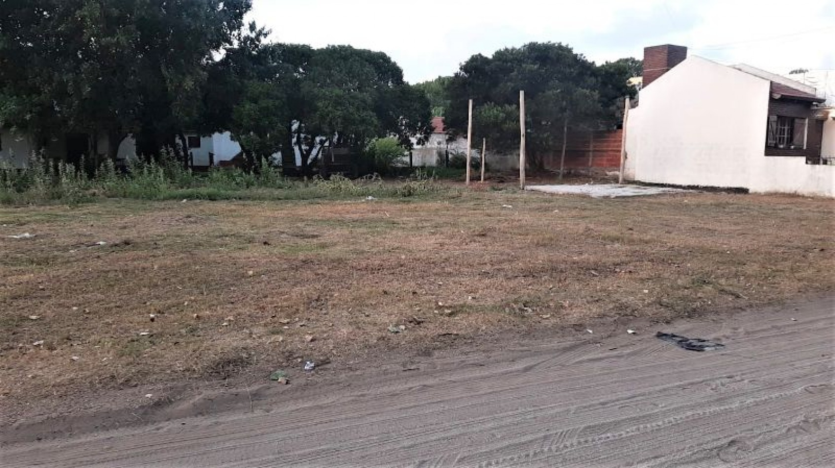 LOTE DE 20MTS DE FRENTE X 40MTS( EXCELENTE UBICACION )