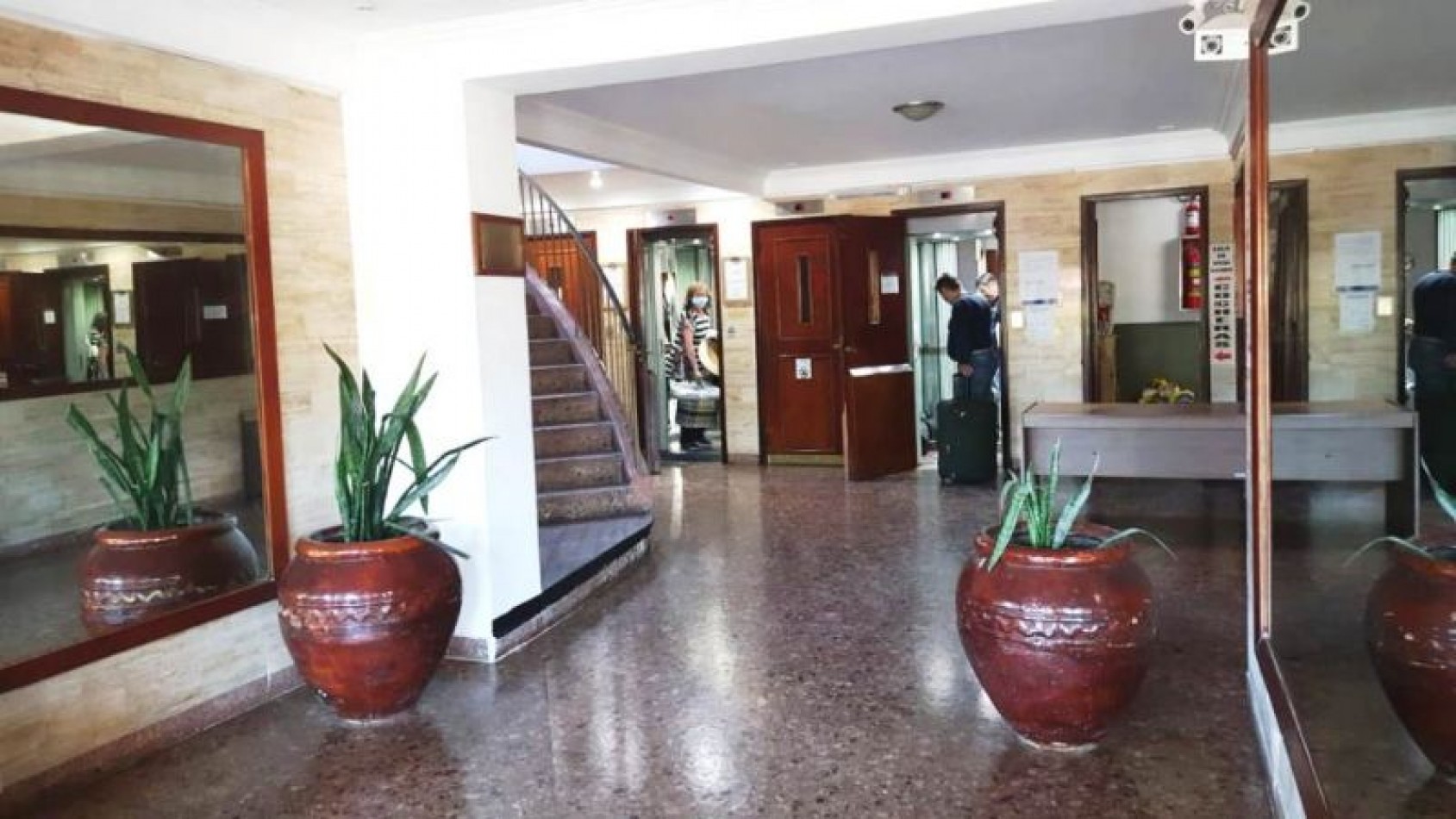 DEPARTAMENTO 2 AMB (4 PERSONAS )PISO 4 DPTO C.Todo electrico