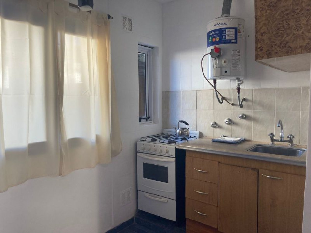 (A30) DEPARTAMENTO 2 AMBIENTES(Apto 4 personas)) PISO :1 UF2,por escalera ,gas envasado