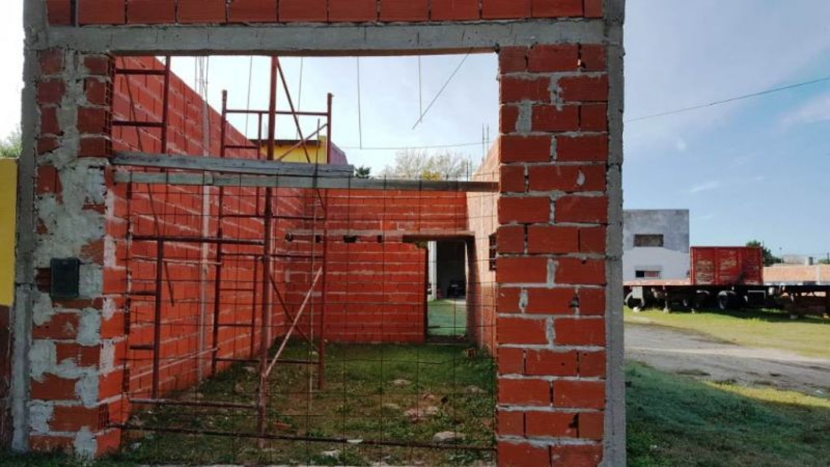 Galpon + Local a terminar, en Venta