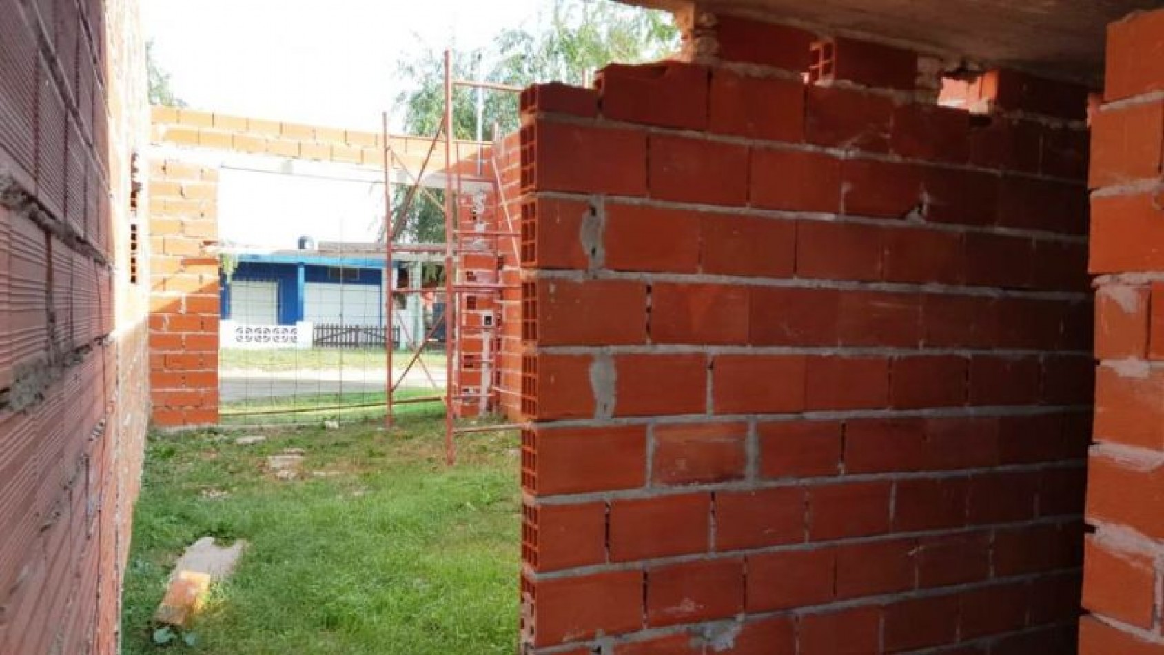 Galpon + Local a terminar, en Venta