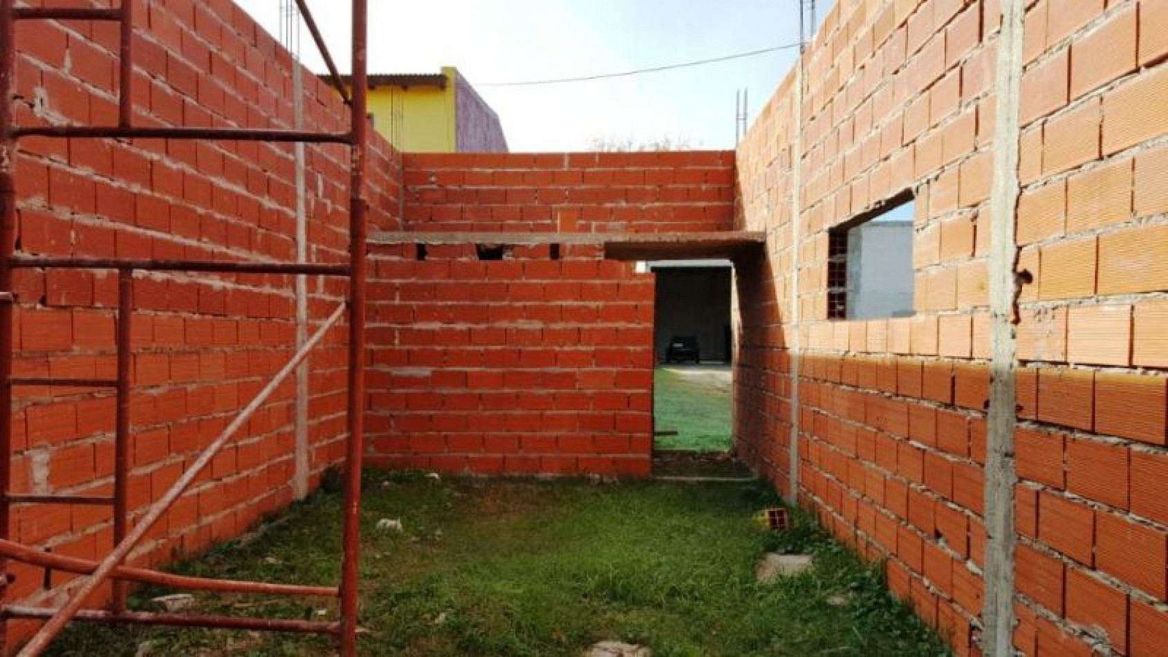 Galpon + Local a terminar, en Venta