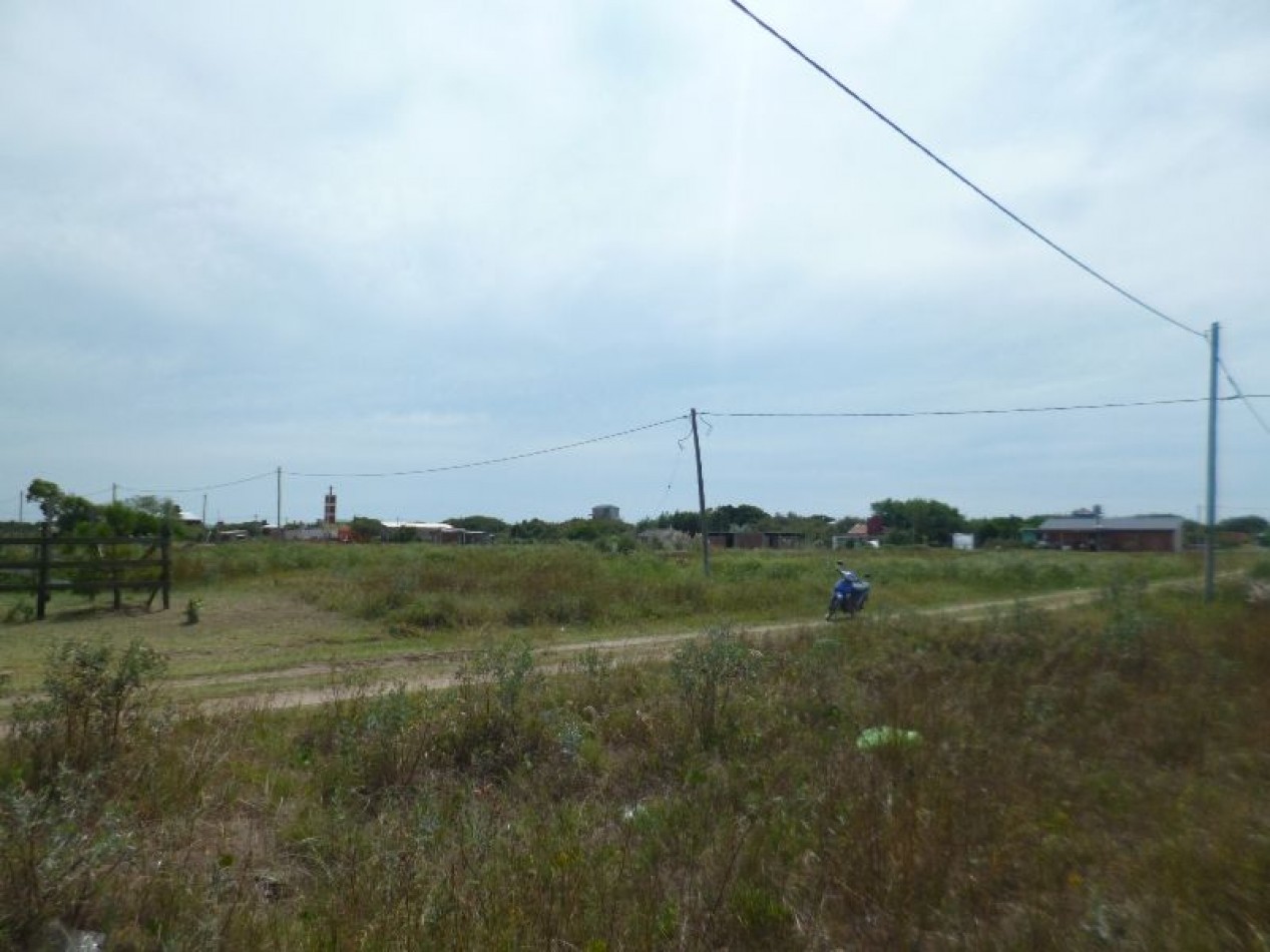 LOTE DE 2O X 40 MTS (A 300 MTS DEL MAR)