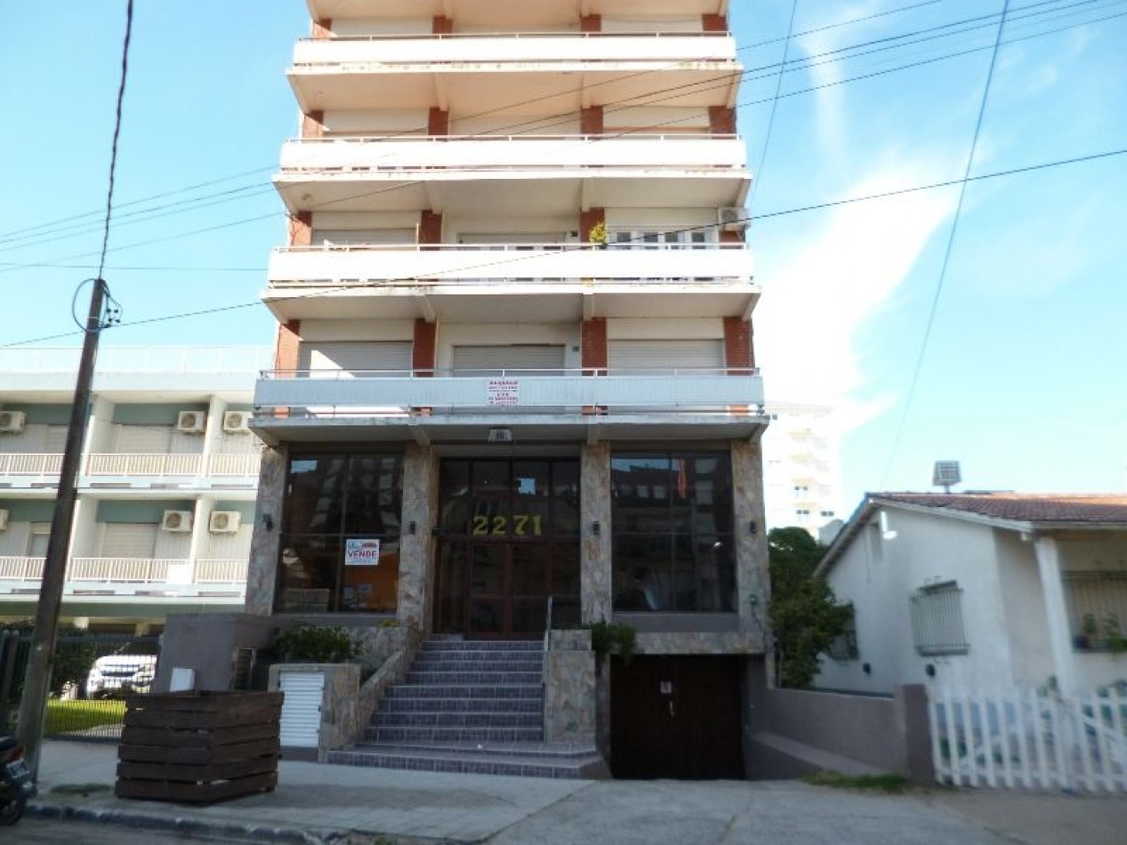 Local en Venta a la calle en Edificio
