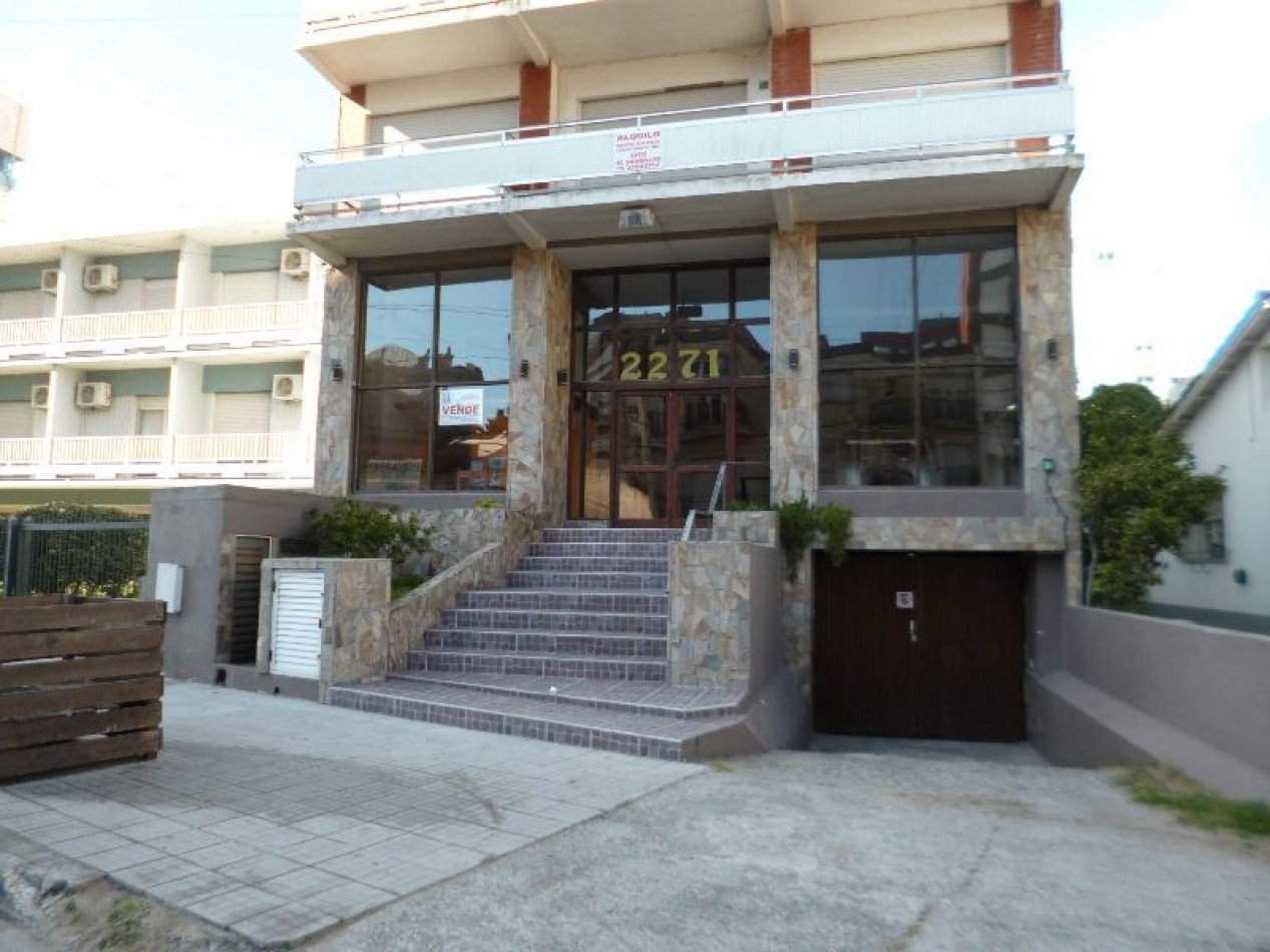 Local en Venta a la calle en Edificio