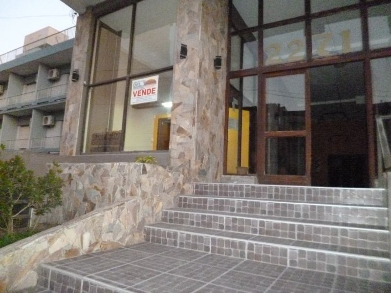 Local en Venta a la calle en Edificio