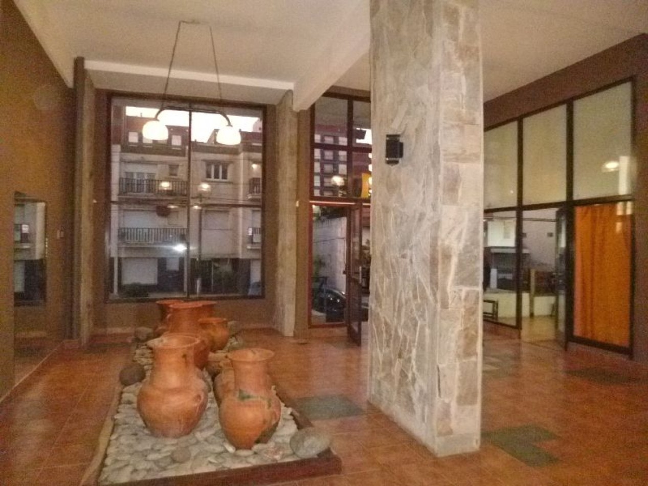 Local en Venta a la calle en Edificio