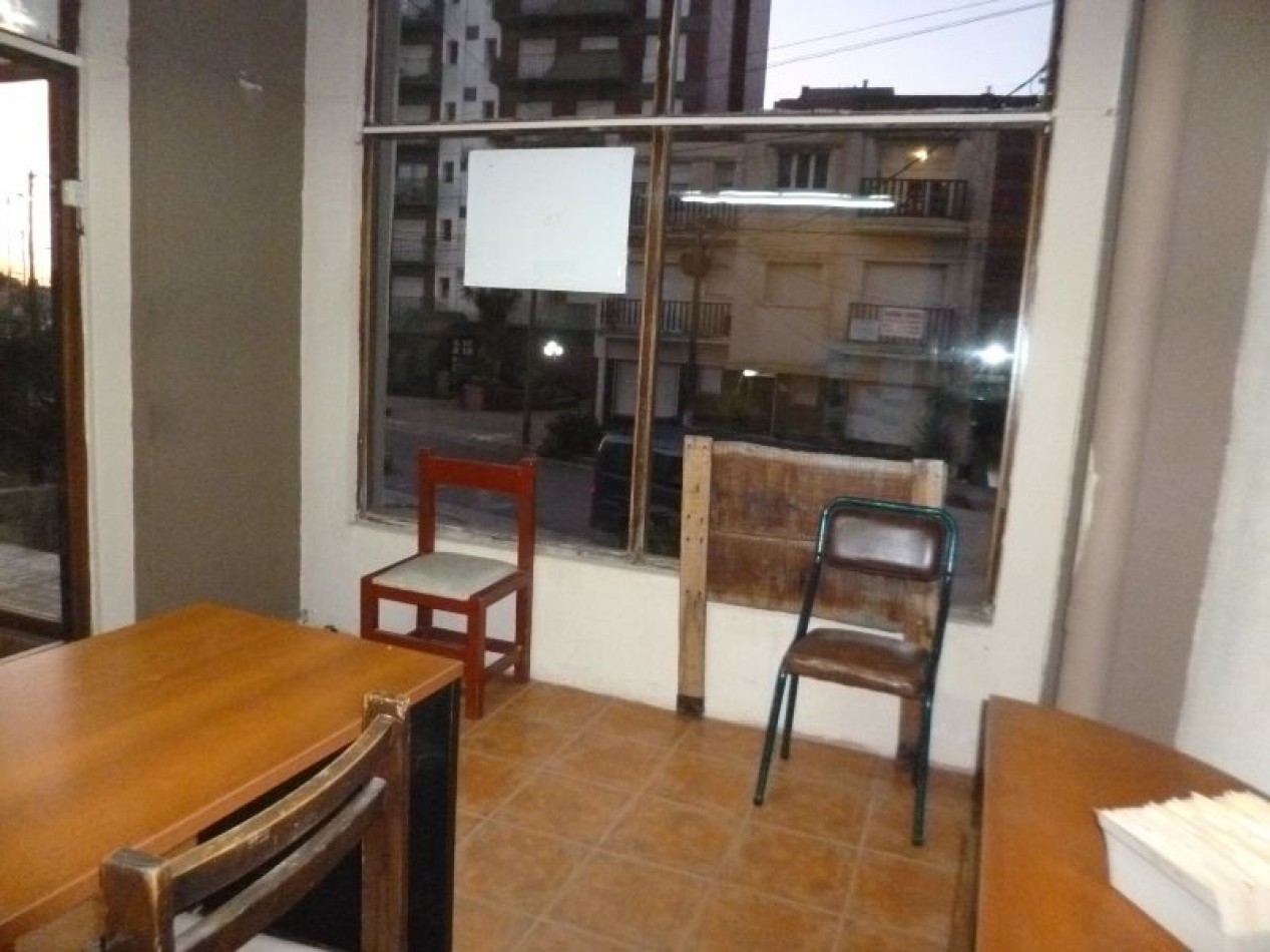 Local en Venta a la calle en Edificio