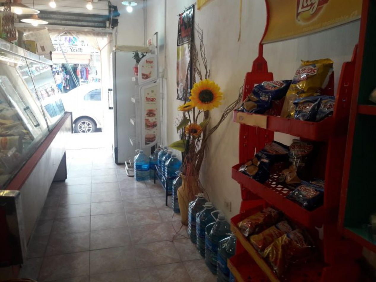 Local en Venta sobre Peatonal y una cuadra del mar